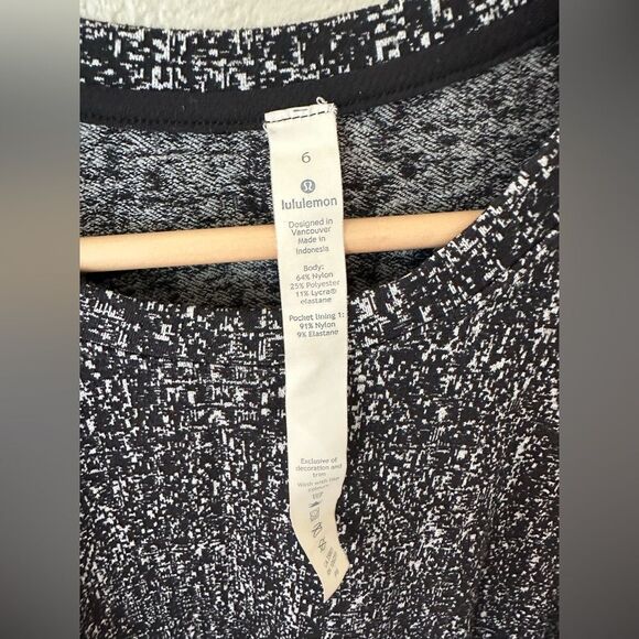 Lululemon Extra Mile Long Sleeve Athletic Running Top Black White Size 6 - Picture 6 of 11